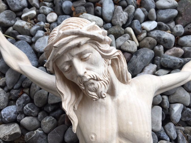 Christus am Kreuz, Holz geschnitzt