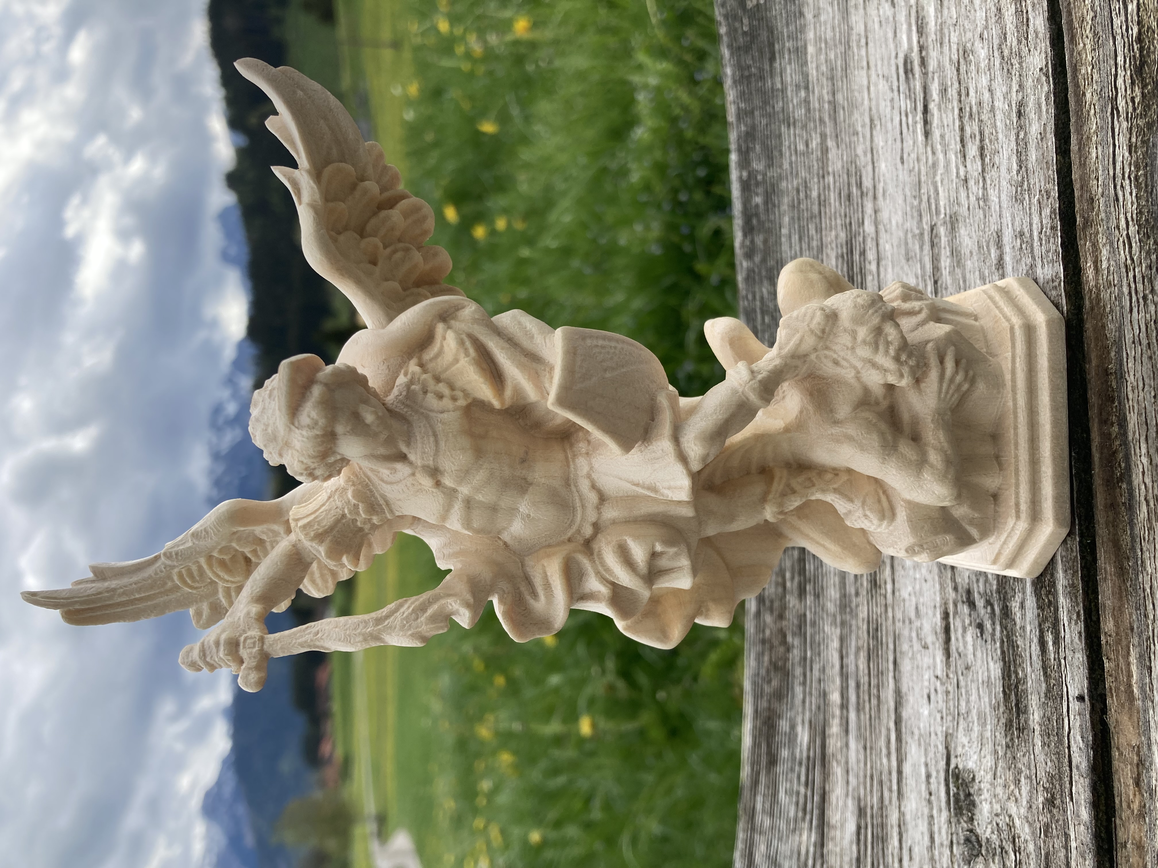 Hl. Michael, Erzengel aus Holz geschnitzt