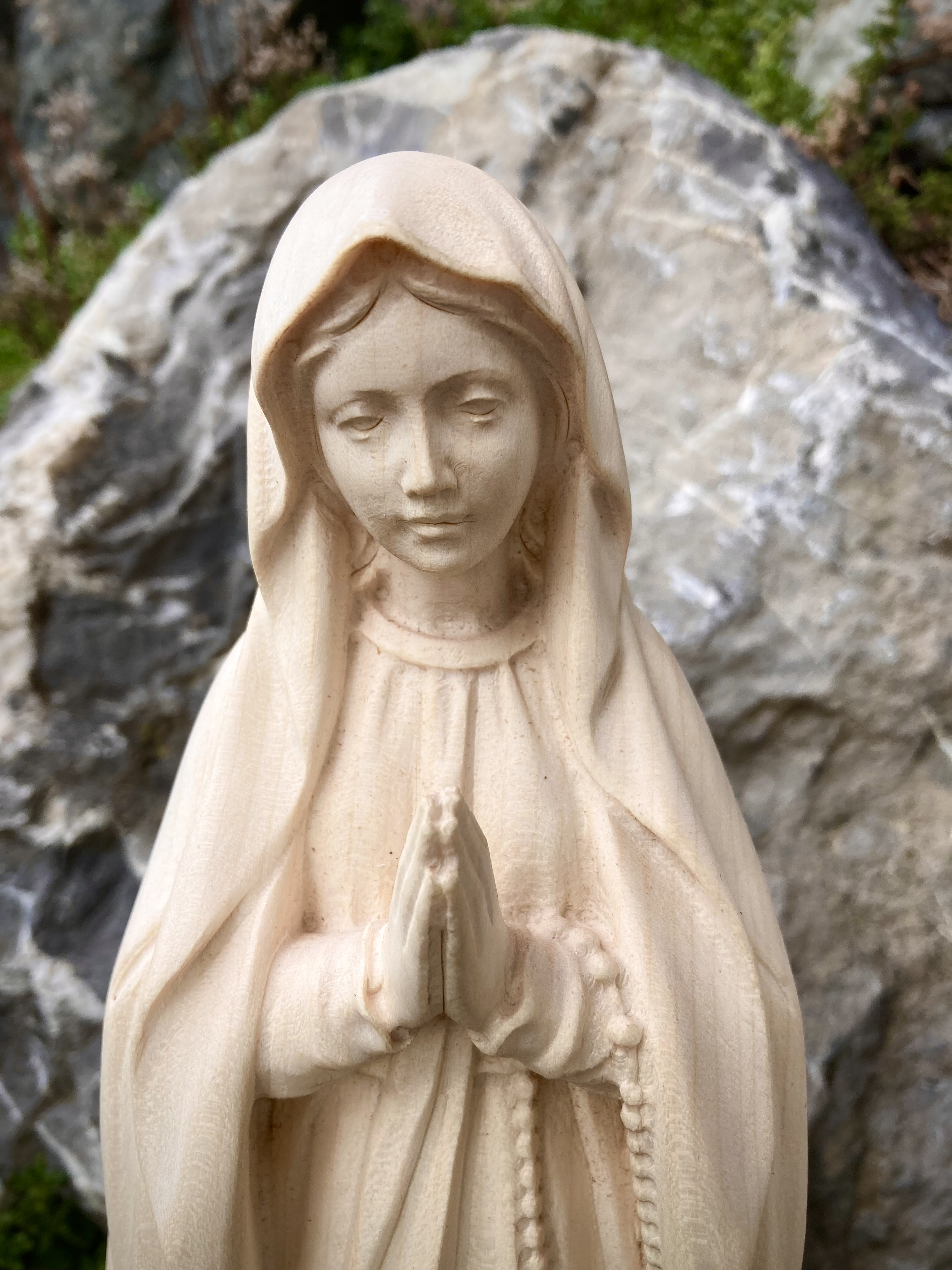 Madonna Lourdes aus Holz geschnitzt