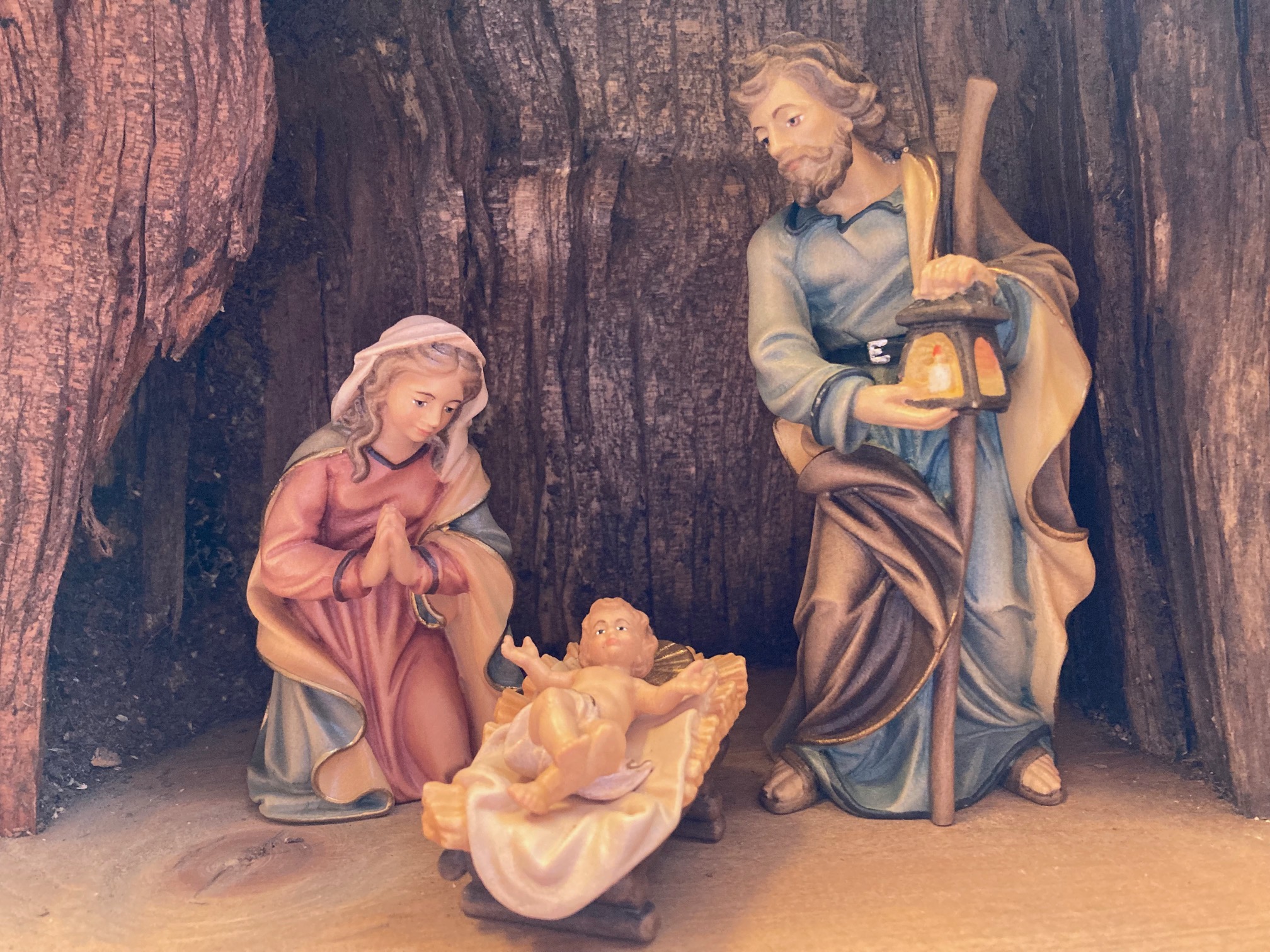 Hl. Familie 4-teilig, Alra-Krippe, aus Holz geschnitzt
