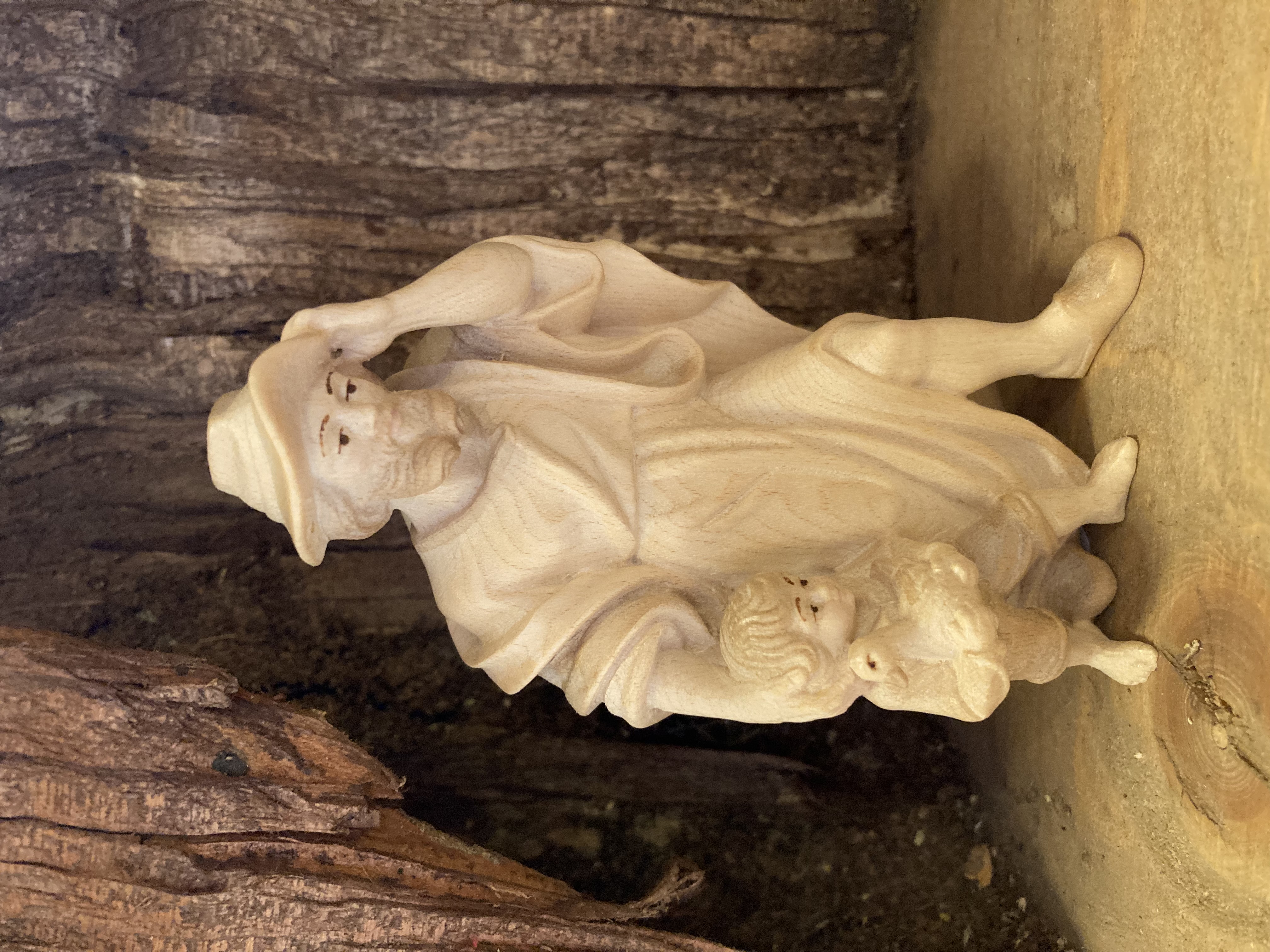 Hirte mit Kind zur Alra-Krippe, holzgeschnitzt