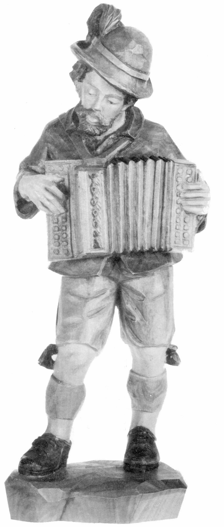 Ziehharmonikaspieler in Tracht, Schnitzrohling 32 cm