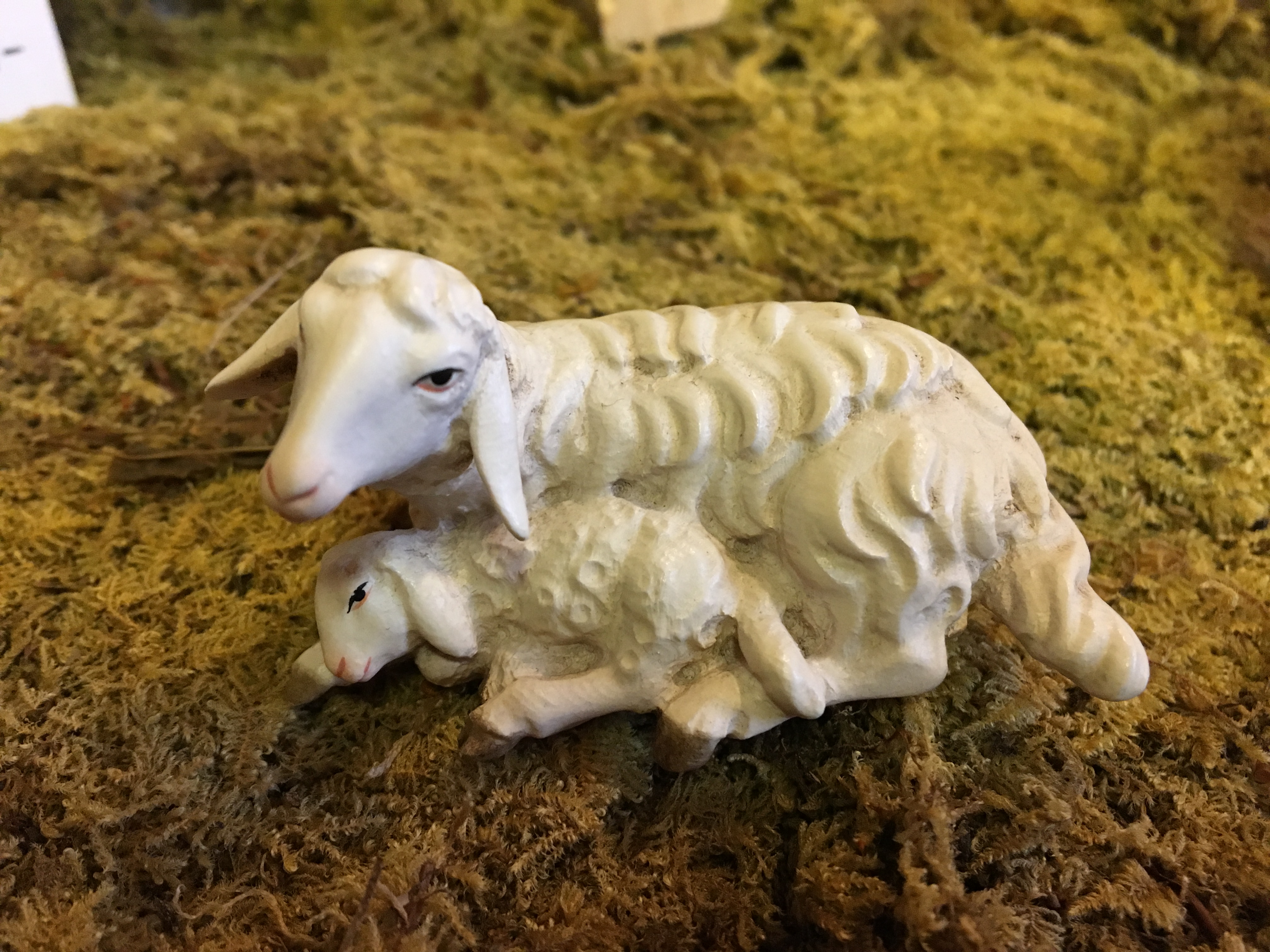 Insam Ewald-Krippe: Schafgruppe liegend