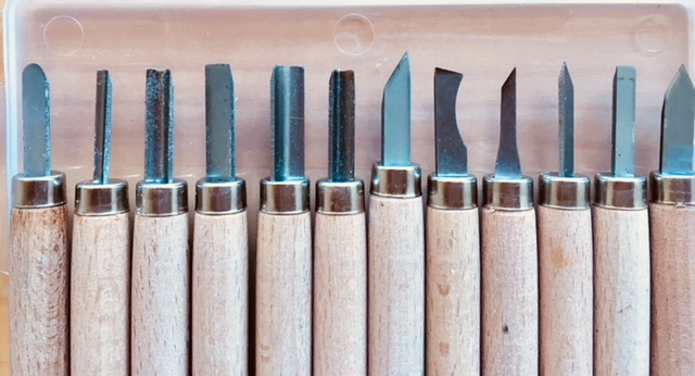 günstiges Schnitzmesser-Set, 12-teilig