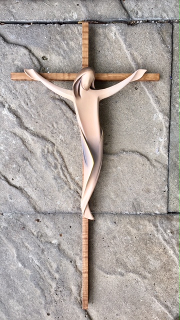 Christus am Kreuz modern, aus Holz geschnitzt, Modell Ambiente