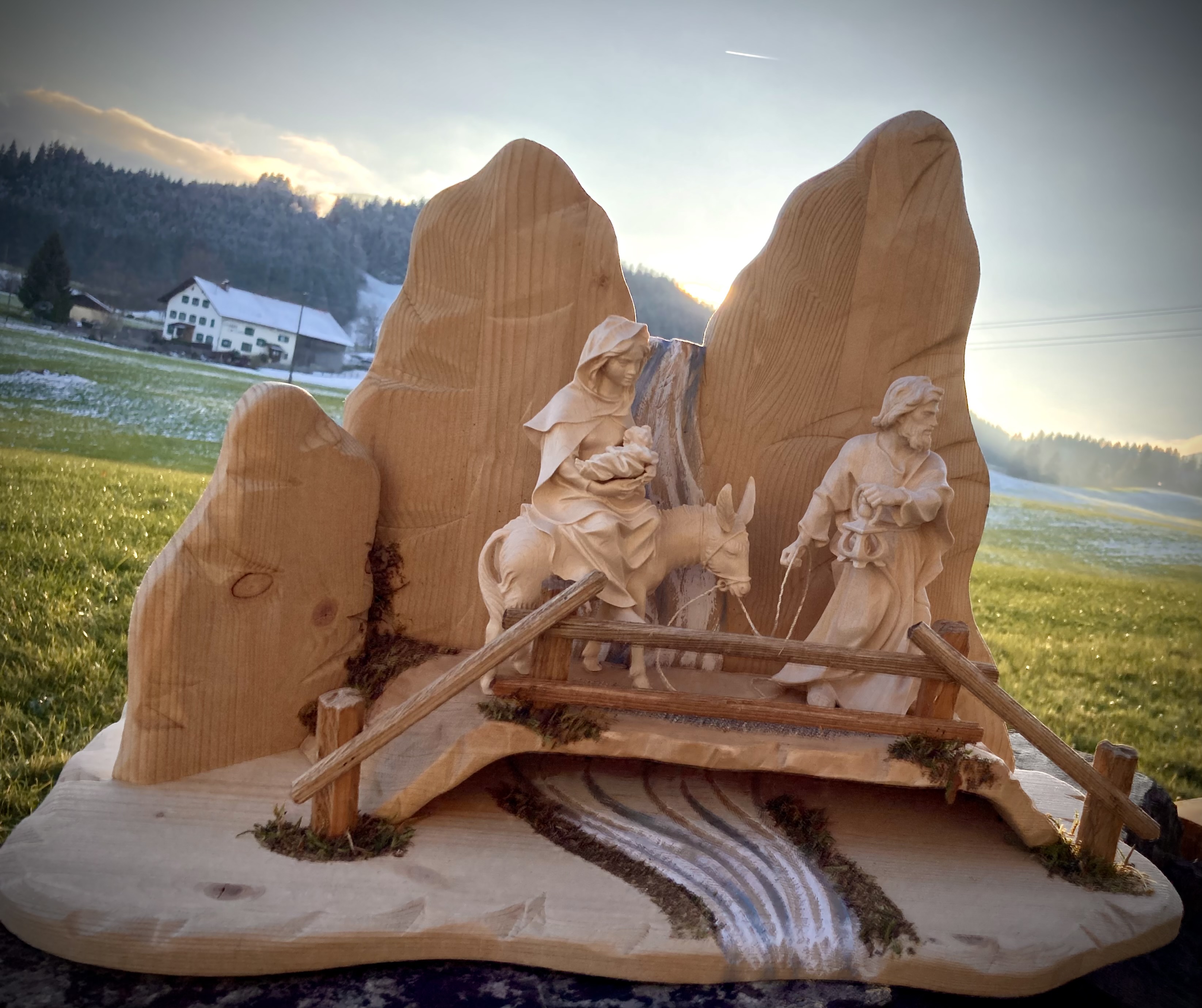 Flucht nach Ägypten mit Kulisse, holzgeschnitzt, Figuren 15 cm