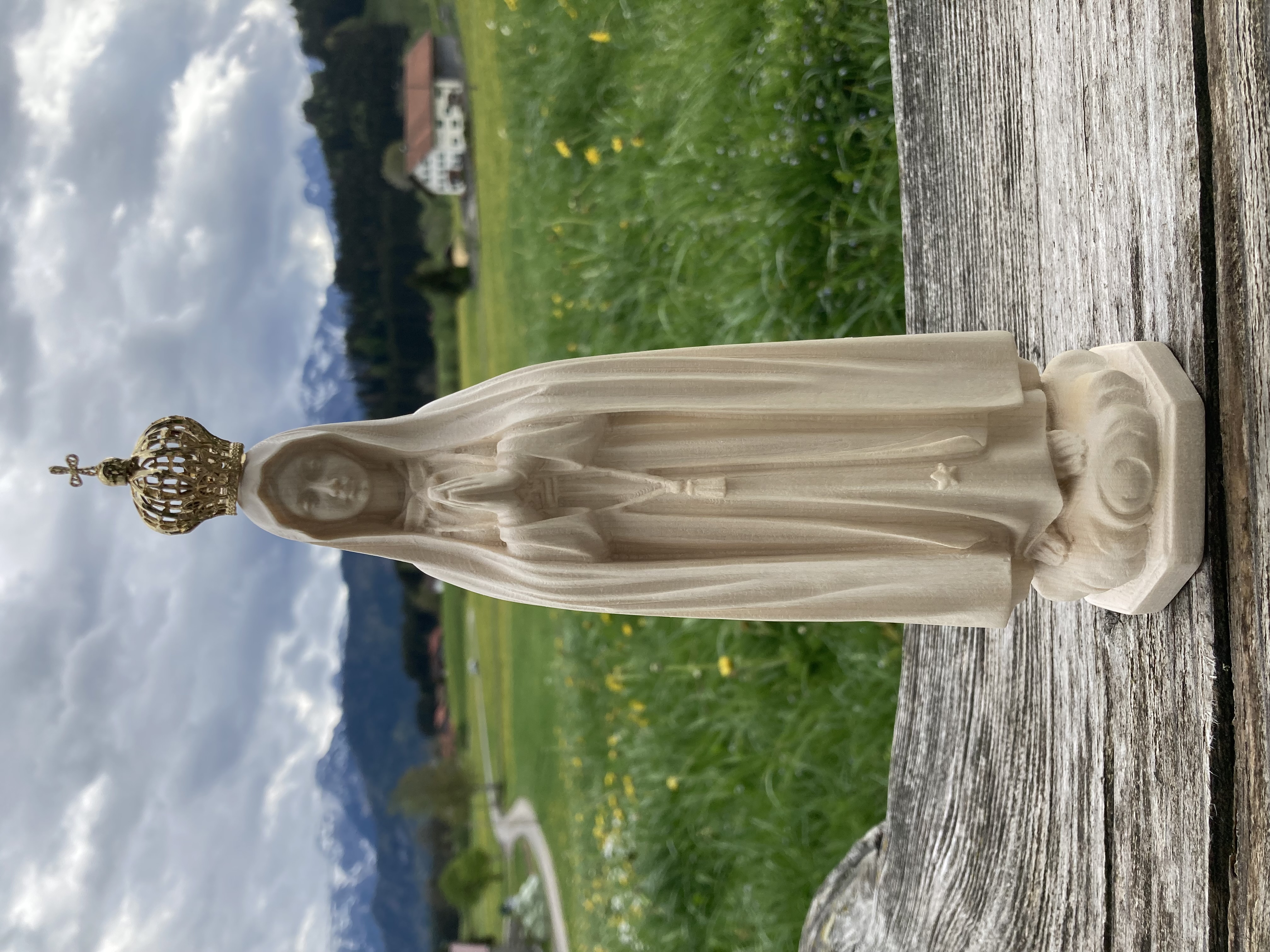 Madonna Fatima mit Krone, geschnitzte Holzfigur 