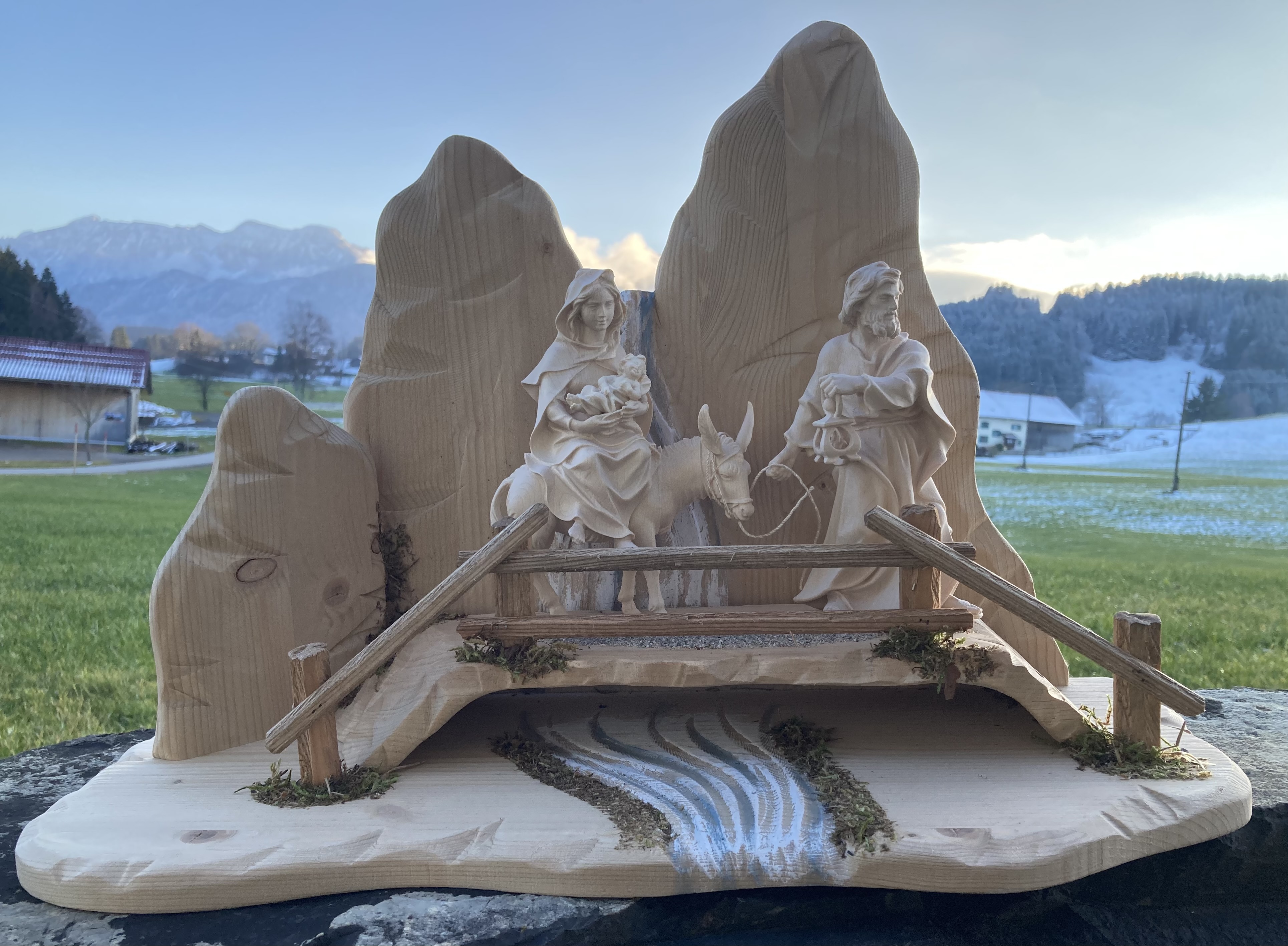 Flucht nach Ägypten mit Kulisse, holzgeschnitzt, Figuren 15 cm