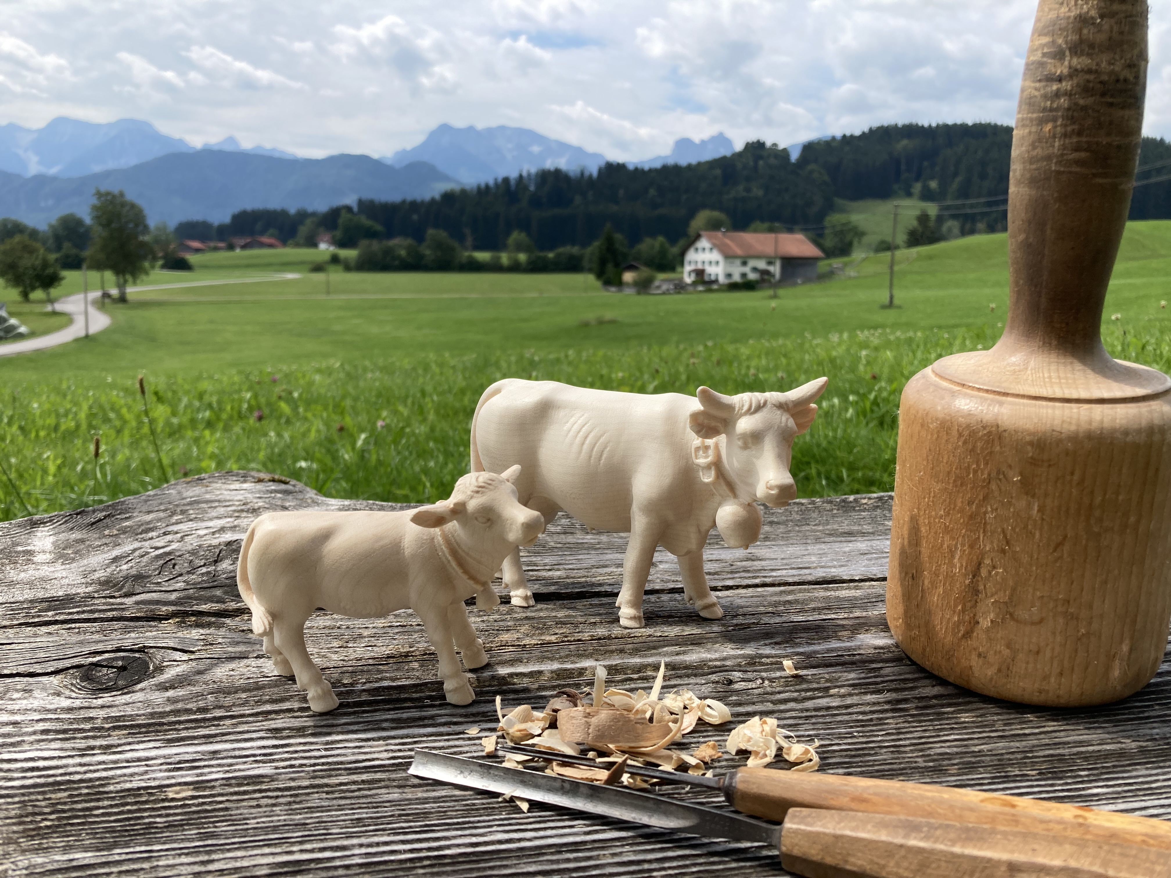 Allgäuer Kuh aus Holz geschnitzt
