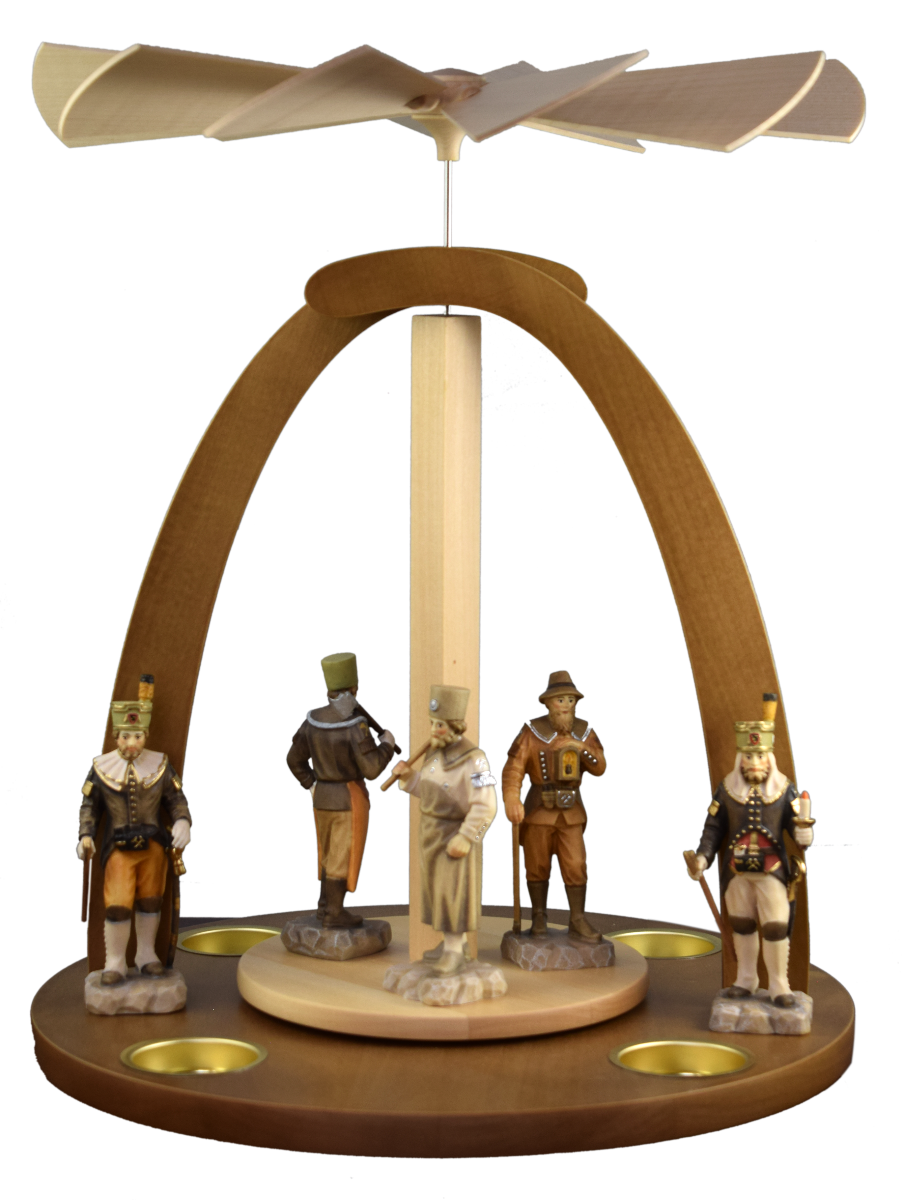 Erzgebirgische Pyramide mit geschnitzten Krippenfiguren