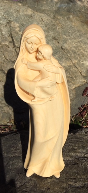 Madonna der Hoffnung, aus Holz geschnitzt