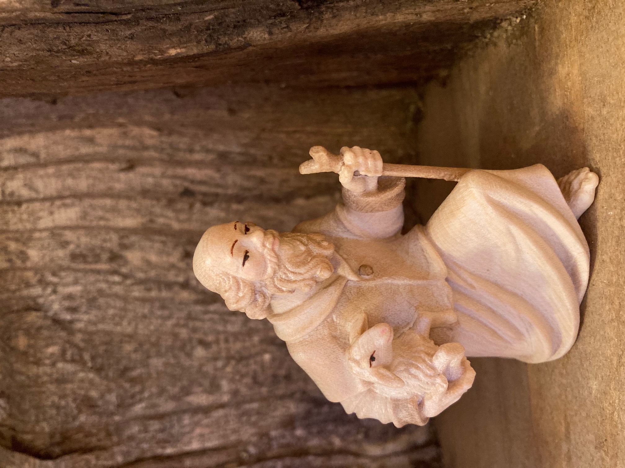 Hirte kniend zur Alra-Krippe, holzgeschnitzt