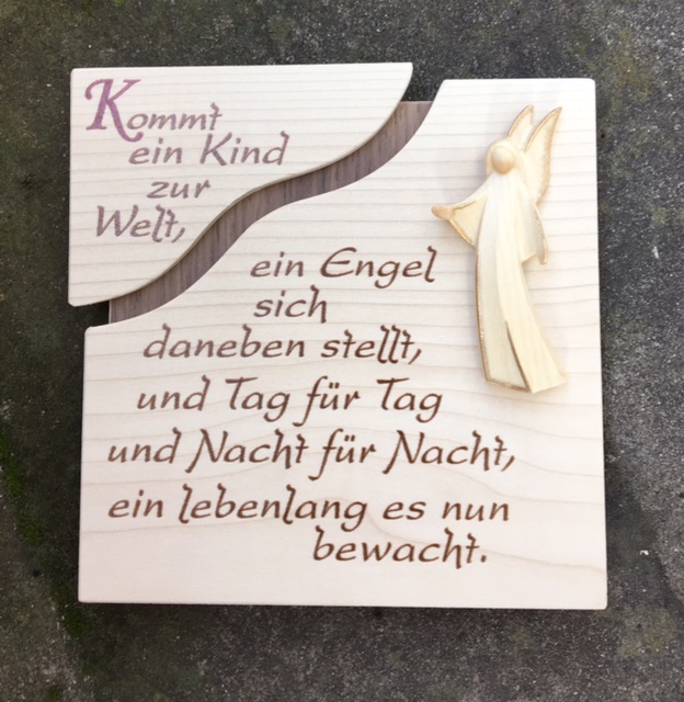 Tafel mit Schutzengel und Spruch zur Geburt aus Holz geschnitzt