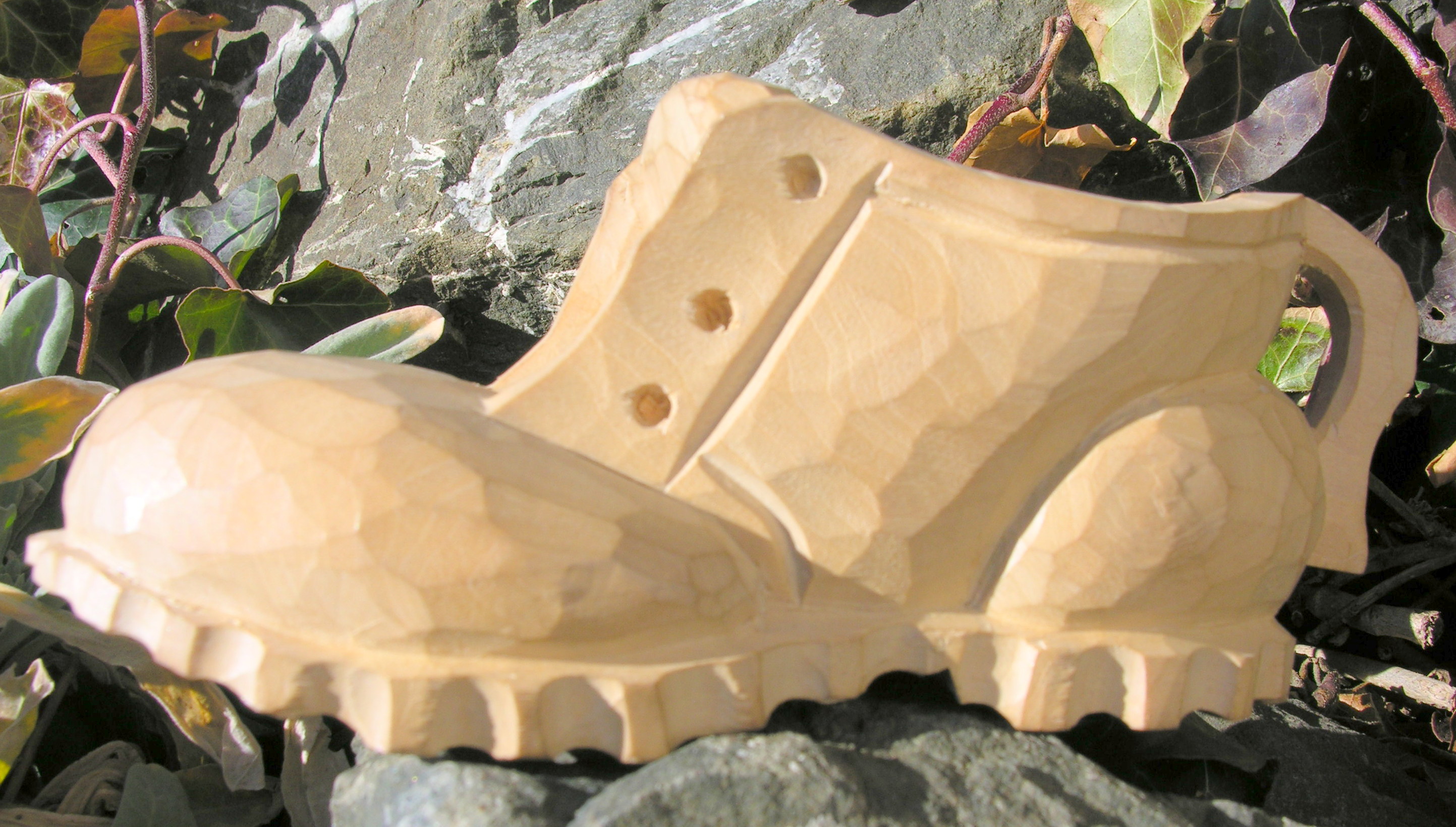 Schuh, Holzrohling zum Schnitzen