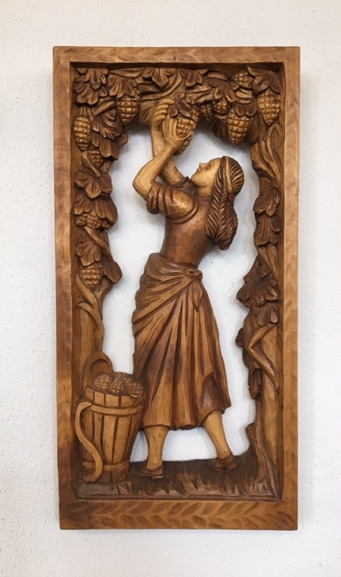 Relief Winzerin, 36 cm, Schnitzrohling