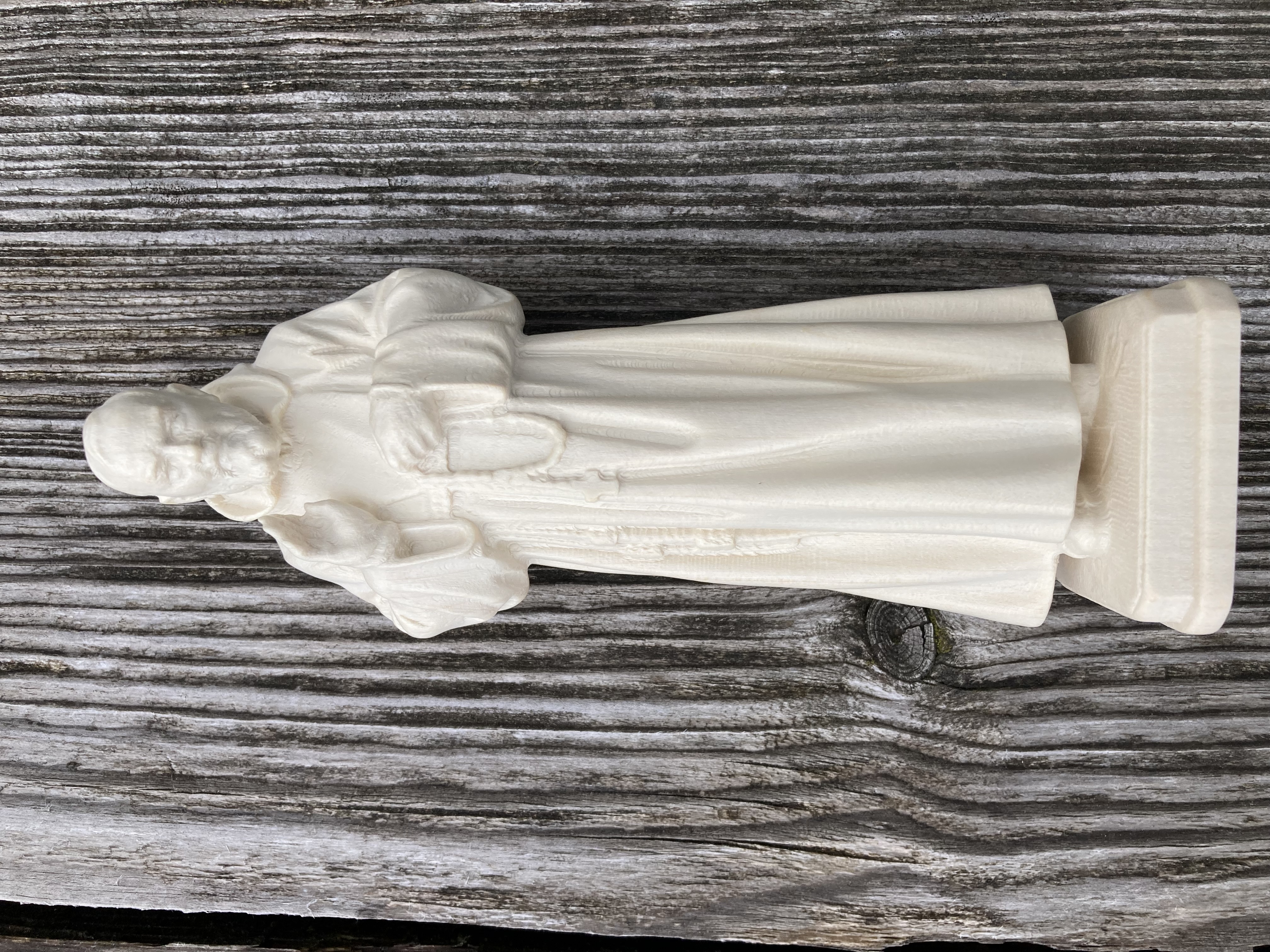 Padre Pio, aus Holz geschnitzt
