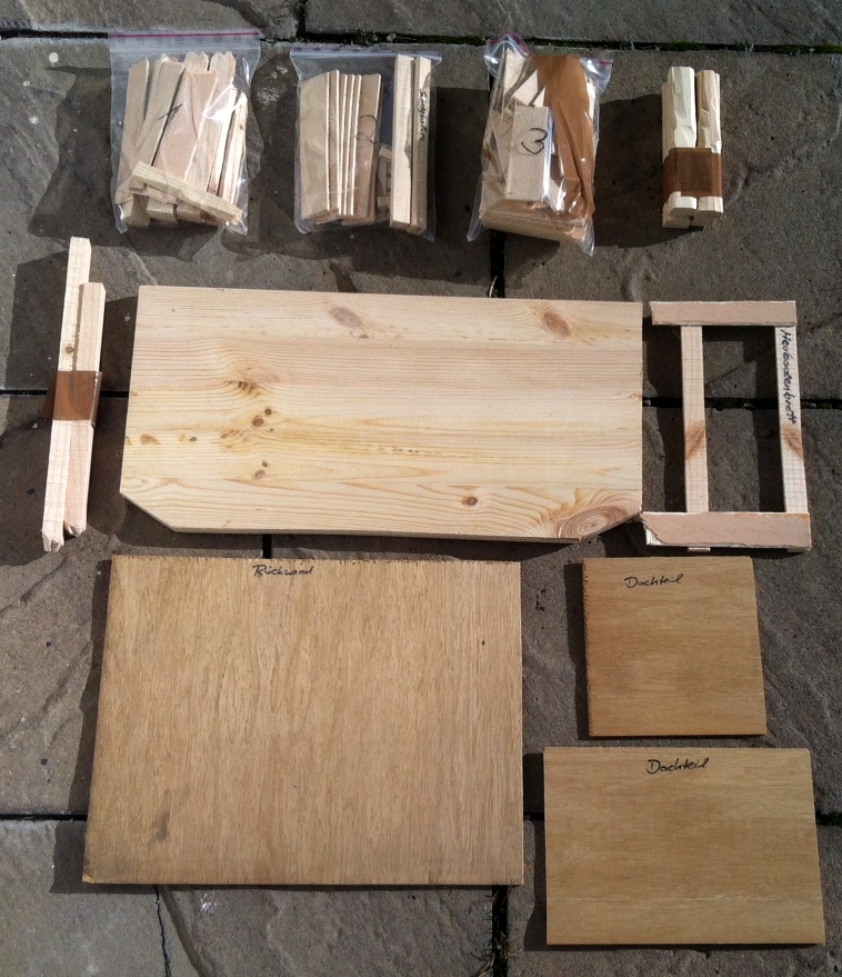 Krippenstallbausatz aus Holz
