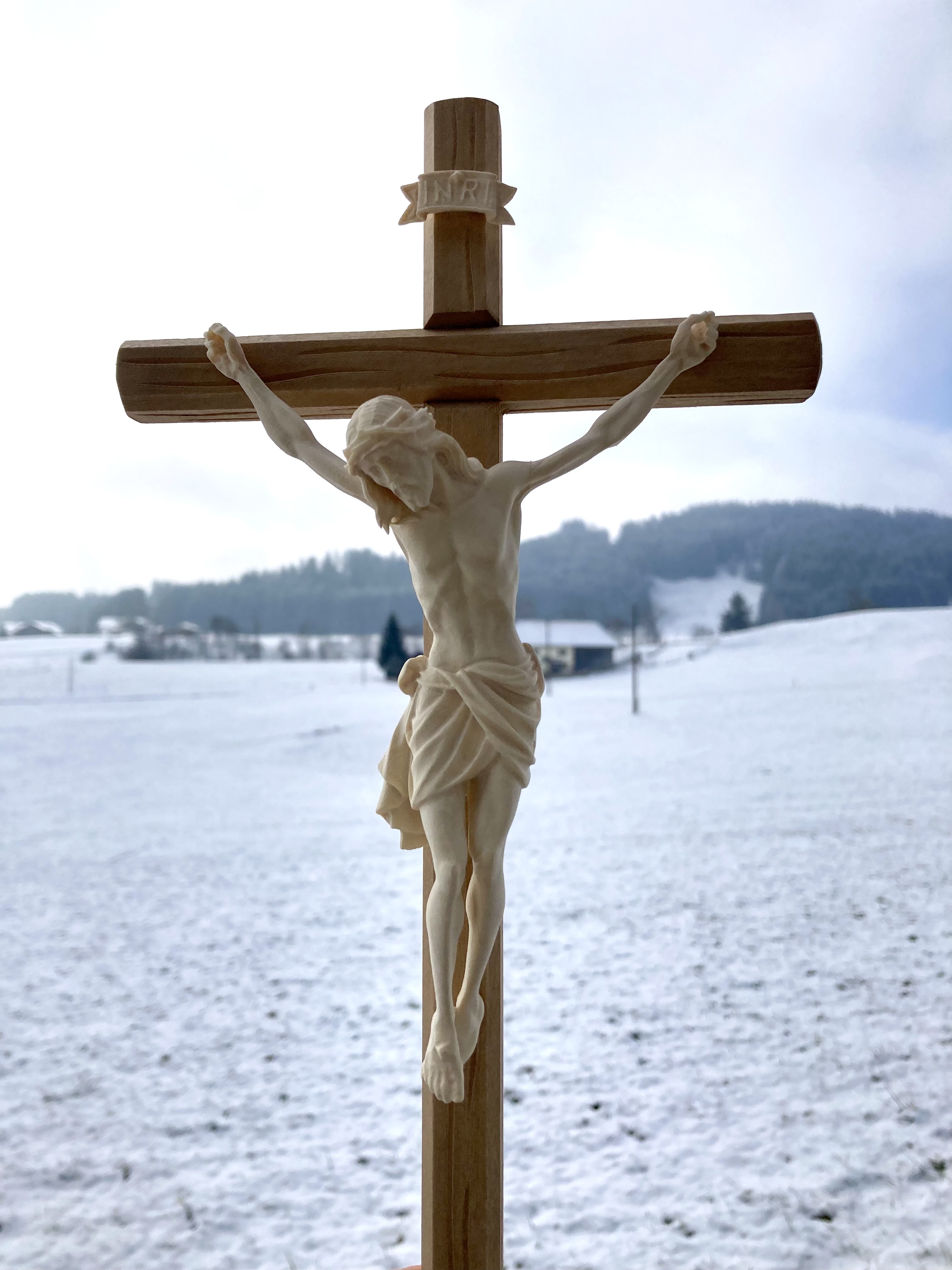 Christus am Kreuz, Holz geschnitzt