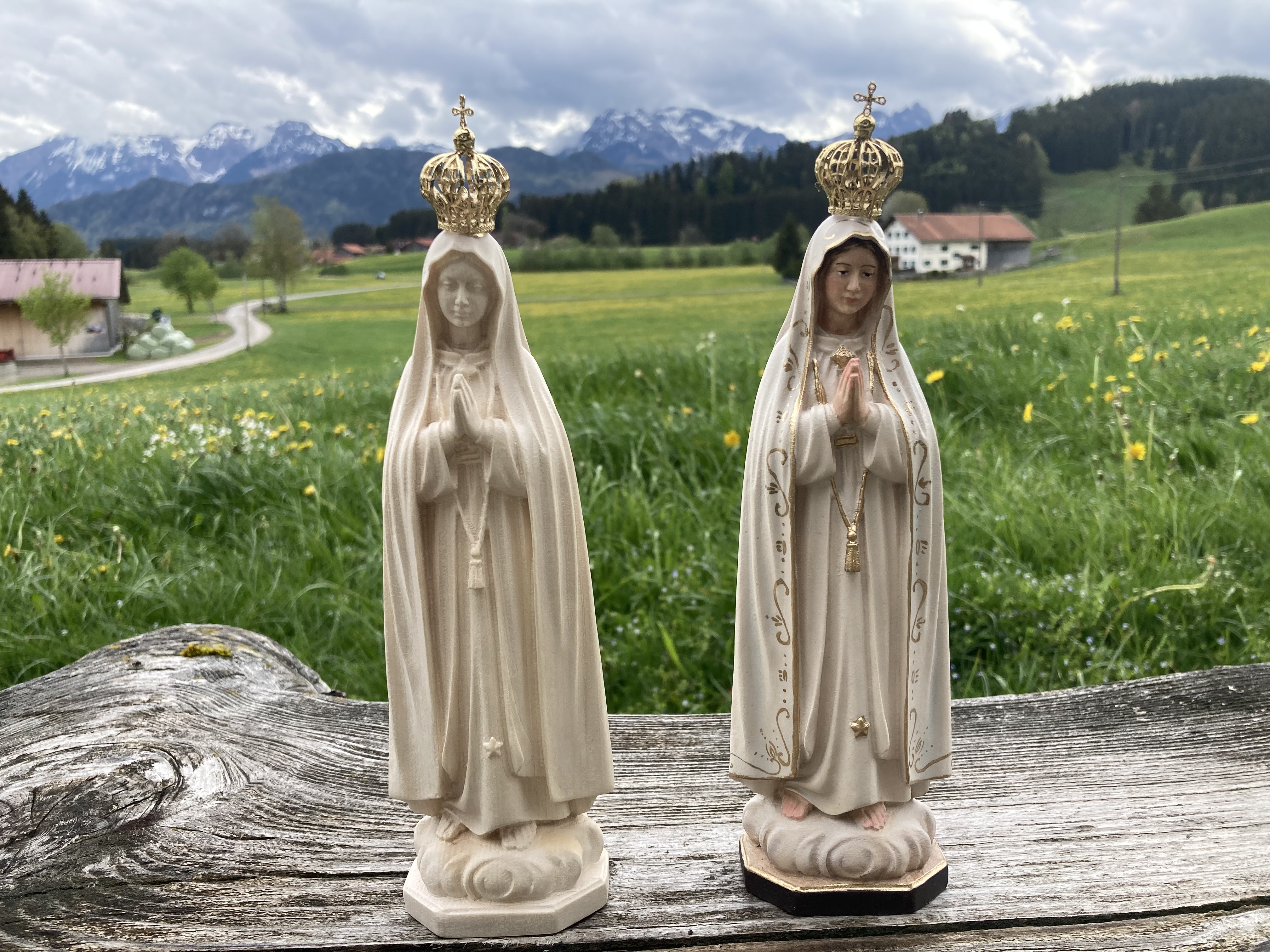 Madonna Fatima mit Krone, geschnitzte Holzfigur 
