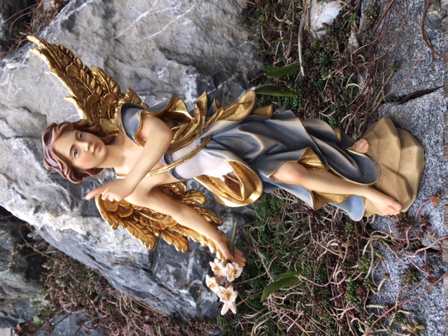 Erzengel Gabriel aus Holz geschnitzt