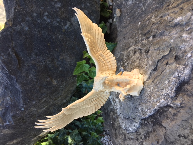 Adler aus Holz geschnitzt