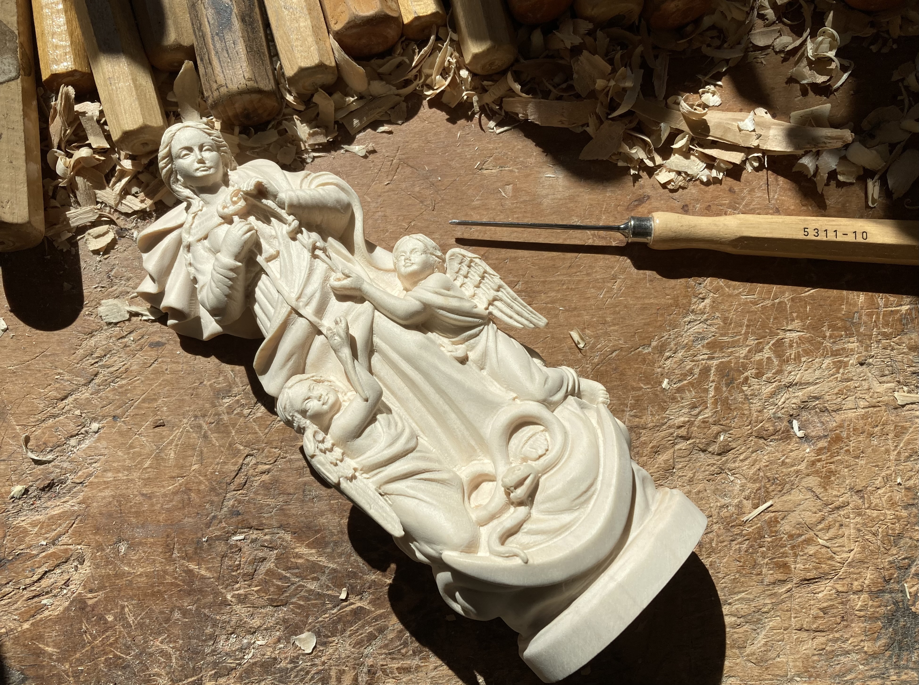 Mary Untier of Knots, 22 cm woodcarved
