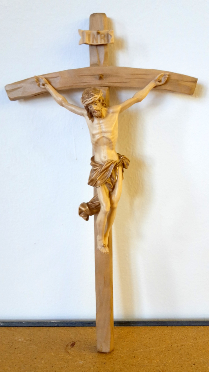 geschnitzter Christus Benedikt am Kreuz 