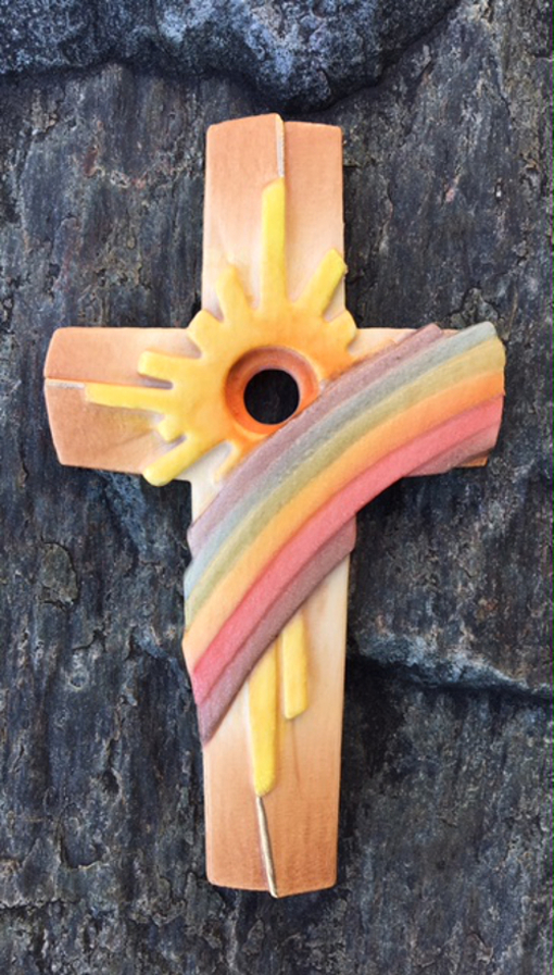 Kinderkreuz mit Regenbogen aus Holz geschnitzt, 15 cm