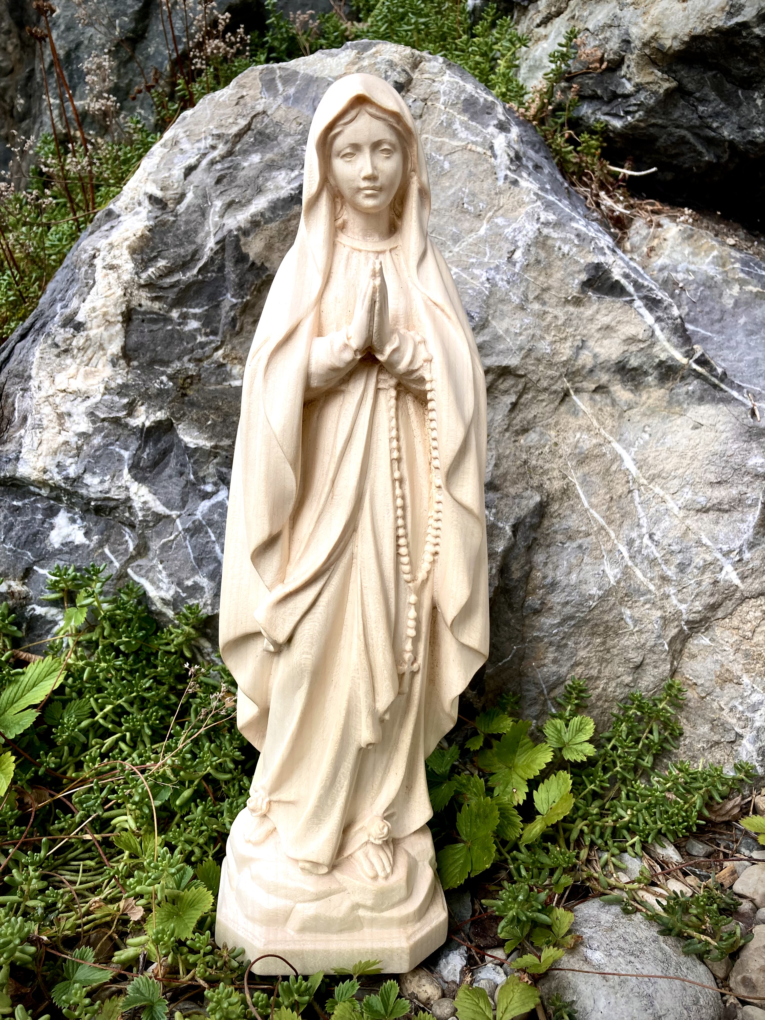 Madonna Lourdes aus Holz geschnitzt