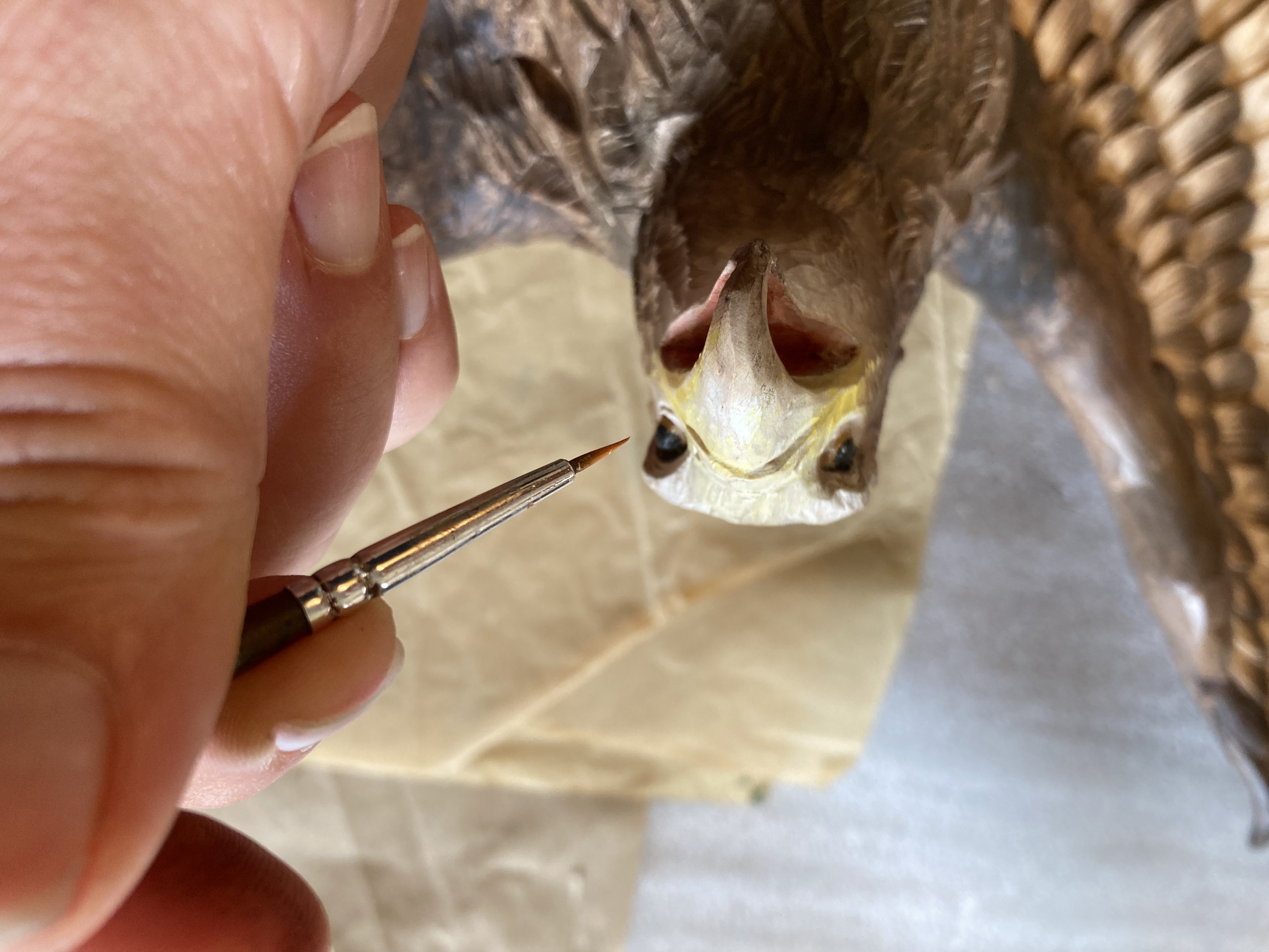 Adler aus Holz geschnitzt