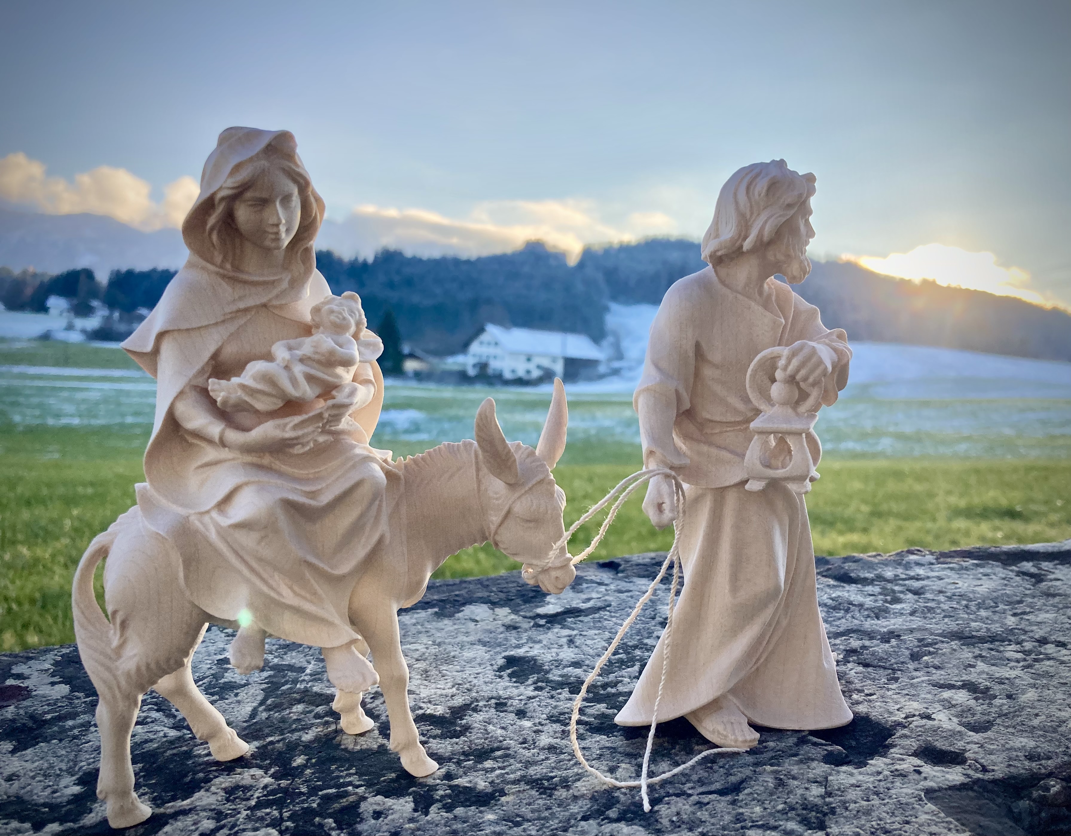 Flucht nach Ägypten mit Kulisse, holzgeschnitzt, Figuren 15 cm