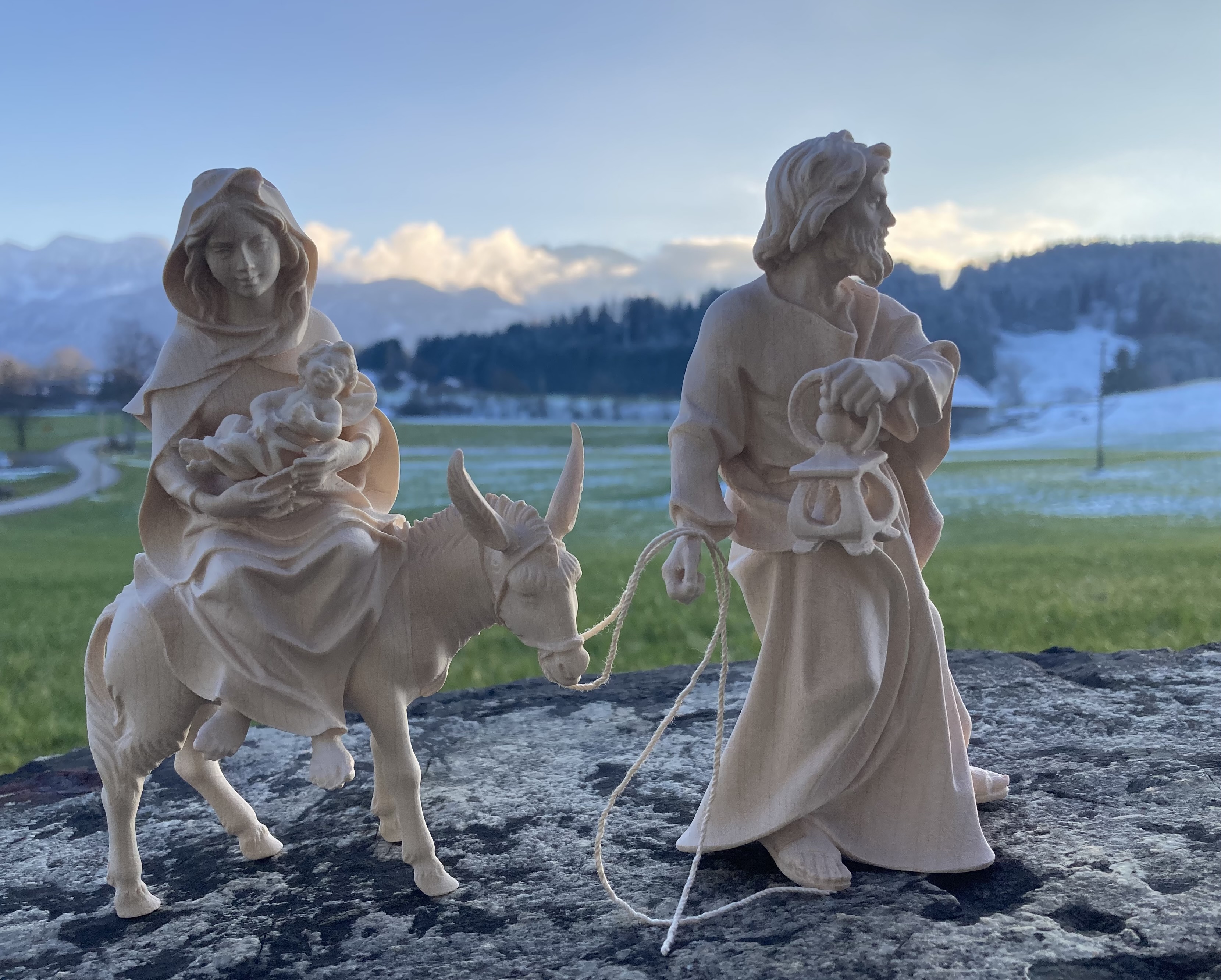 Flucht nach Ägypten mit Kulisse, holzgeschnitzt, Figuren 15 cm